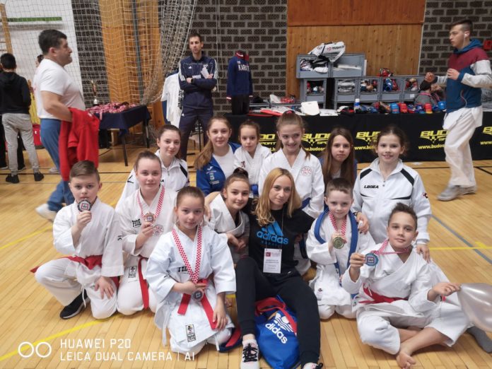 a1a258e9-c40a-460e-beaf-796a42e3939e