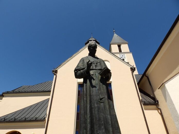 151220652449677780102122017102203