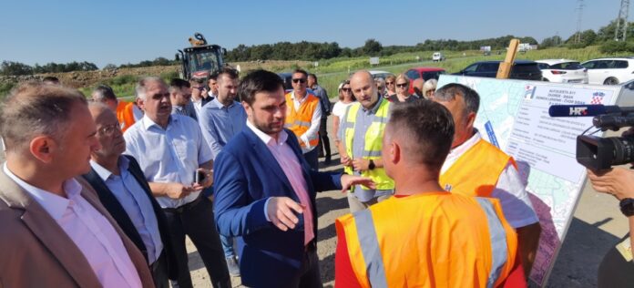 IMG-8a8f2898815299f5d75731ebf5a3f675-V