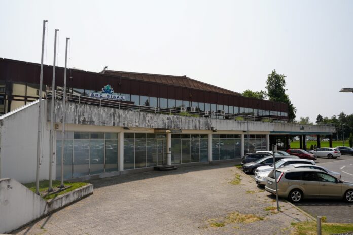 Gradski bazen u Sisku (1)